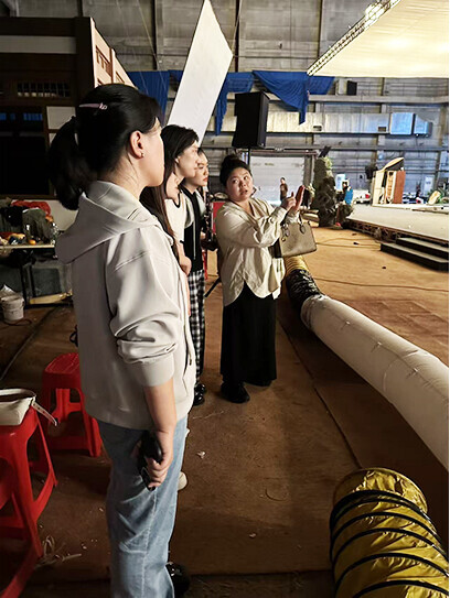 D:\党群-宣传部\202509\092201导演系师生积极参与和学习京剧舞台艺术片拍摄\图片44.jpg图片44