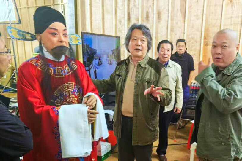 D:\党群-宣传部\202509\092201导演系师生积极参与和学习京剧舞台艺术片拍摄\图片33.jpg图片33