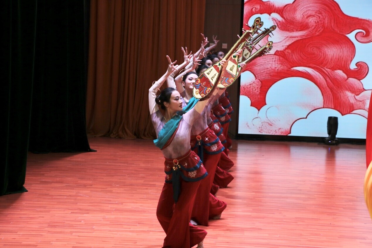 C:\Users\zhangxiangtao\OneDrive\桌面\舞蹈系教学汇报展演\微信图片_20260116225342_273_49.jpg
