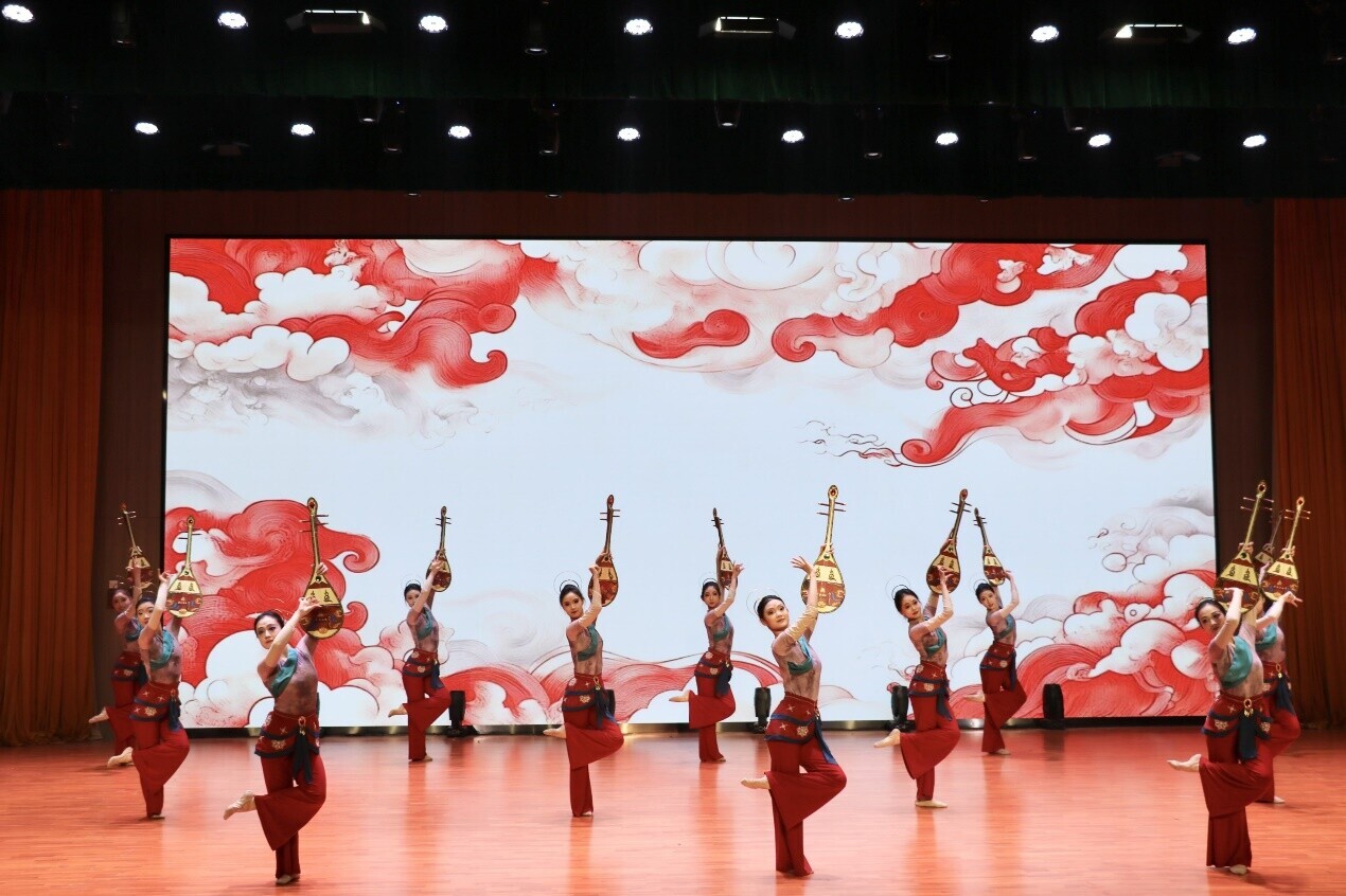 C:\Users\zhangxiangtao\OneDrive\桌面\舞蹈系教学汇报展演\微信图片_20260116224256_74_49.jpg