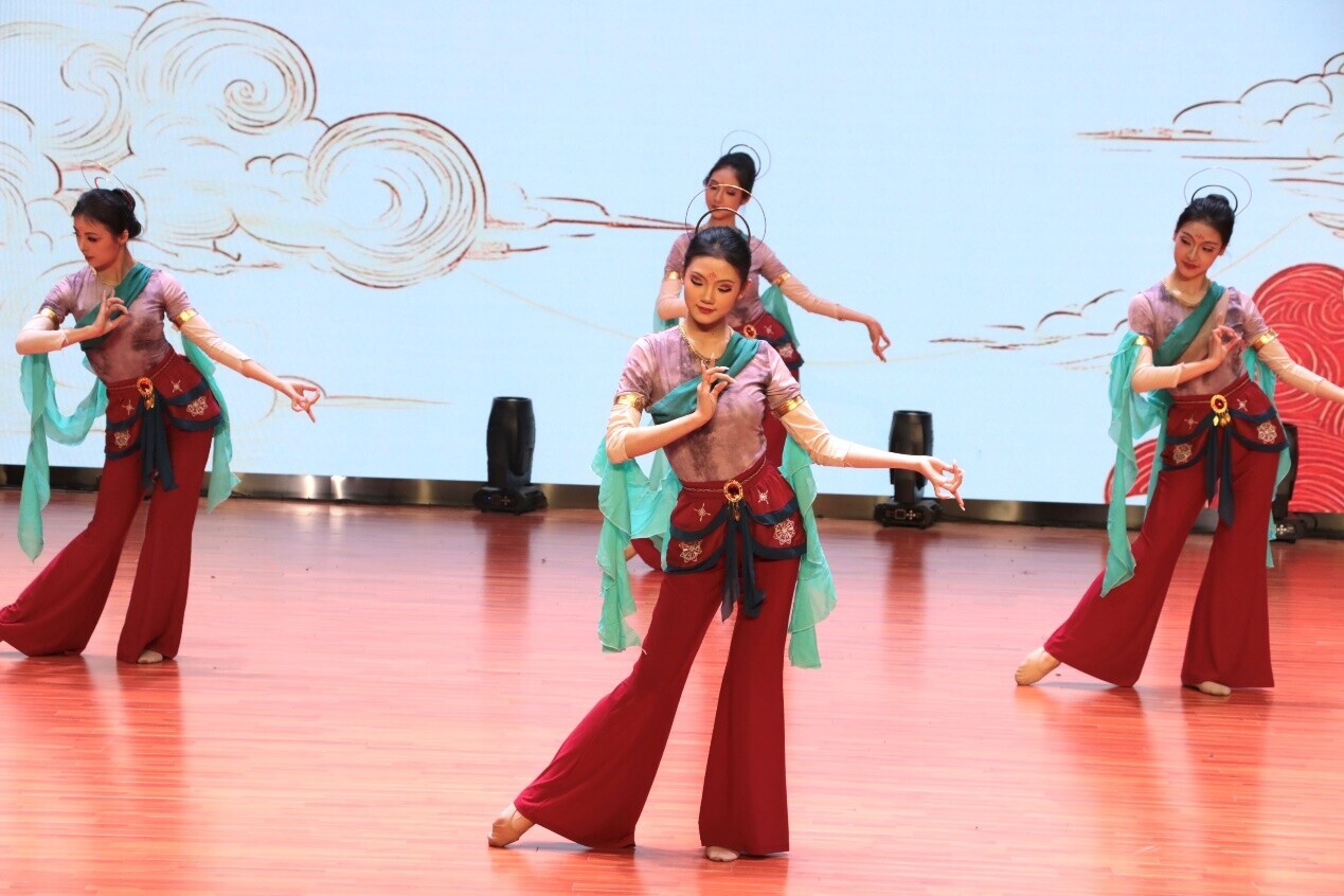 C:\Users\zhangxiangtao\OneDrive\桌面\舞蹈系教学汇报展演\微信图片_20260116224715_145_49.jpg